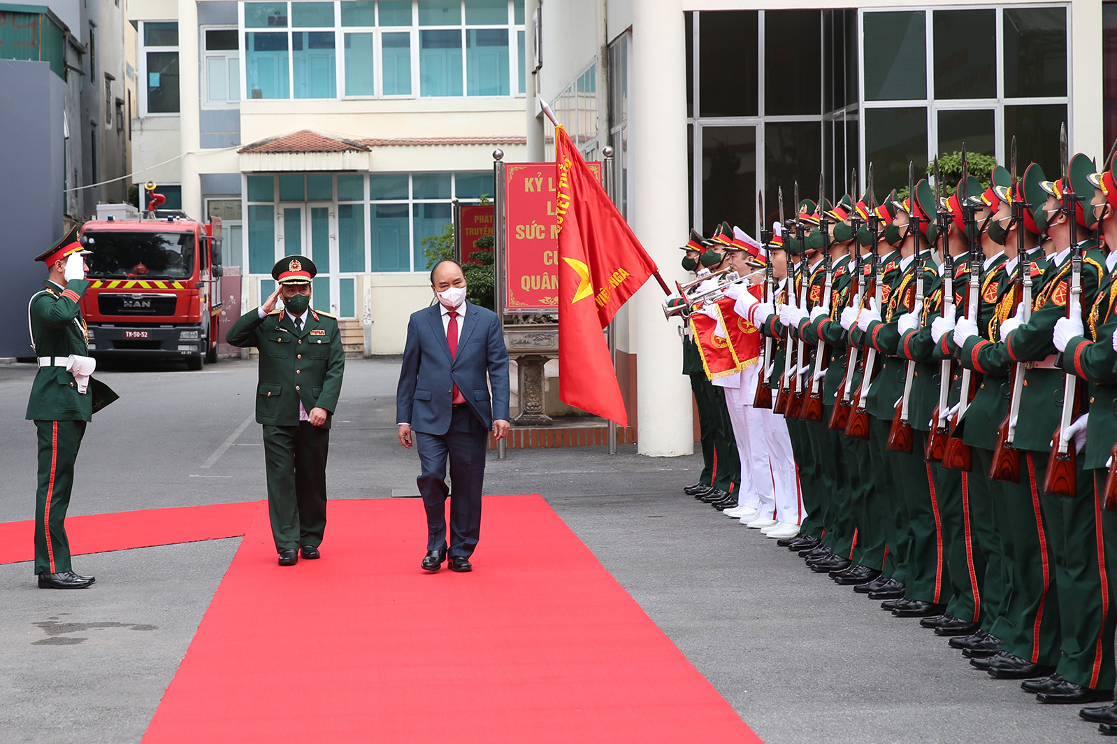 Chủ tịch nước thăm và làm việc tại Trung tâm Nhiệt đới Việt - Nga