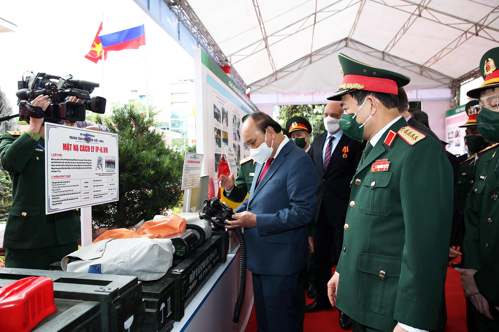 Chủ tịch nước Nguyễn Xuân Phúc thăm Trung tâm Nhiệt đới Việt-Nga