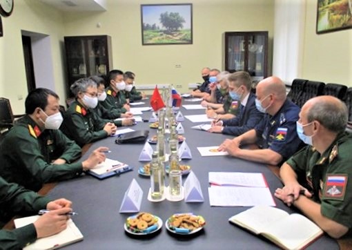 Lãnh đạo Tổng cục 12/BQP Nga tiếp Tổng Giám đốc Trung tâm Nhiệt đới Việt-Nga