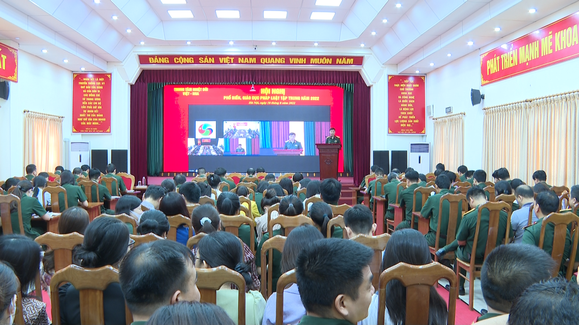 Trung tâm Nhiệt đới Việt - Nga tổ chức các hoạt động hưởng ứng,  thực hiện Ngày Pháp luật Việt Nam năm 2022