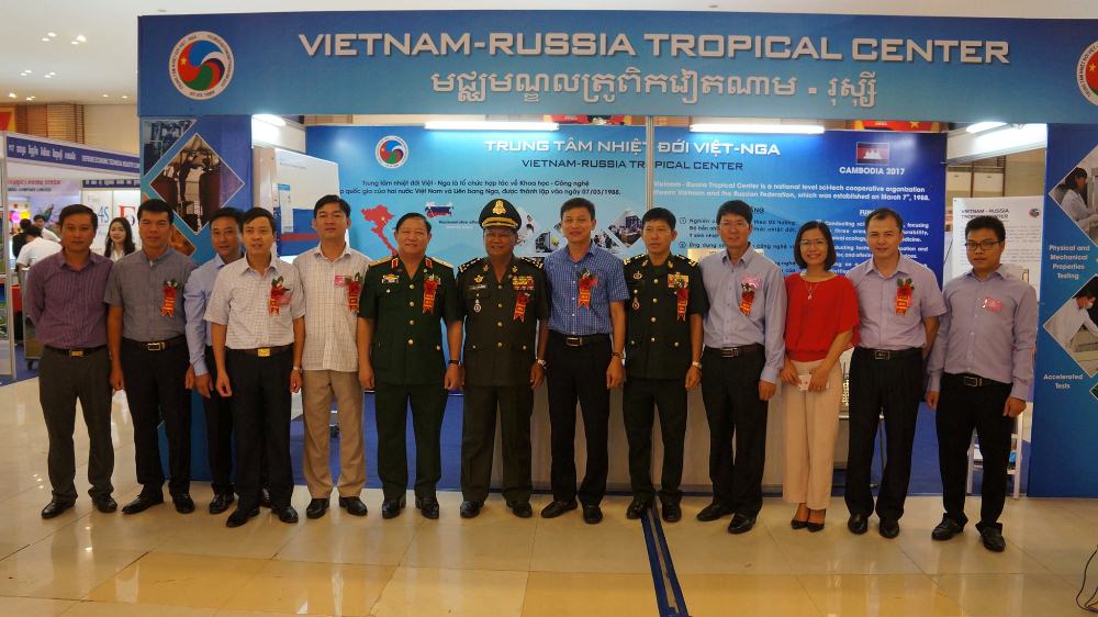 Trung tâm Nhiệt đới Việt – Nga tham gia Hội chợ Thương mại Việt Nam 2017 tại Campuchia