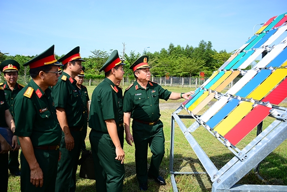 Thượng tướng Nguyễn Trọng Nghĩa thăm, làm việc tại Trung tâm Nhiệt đới Việt – Nga