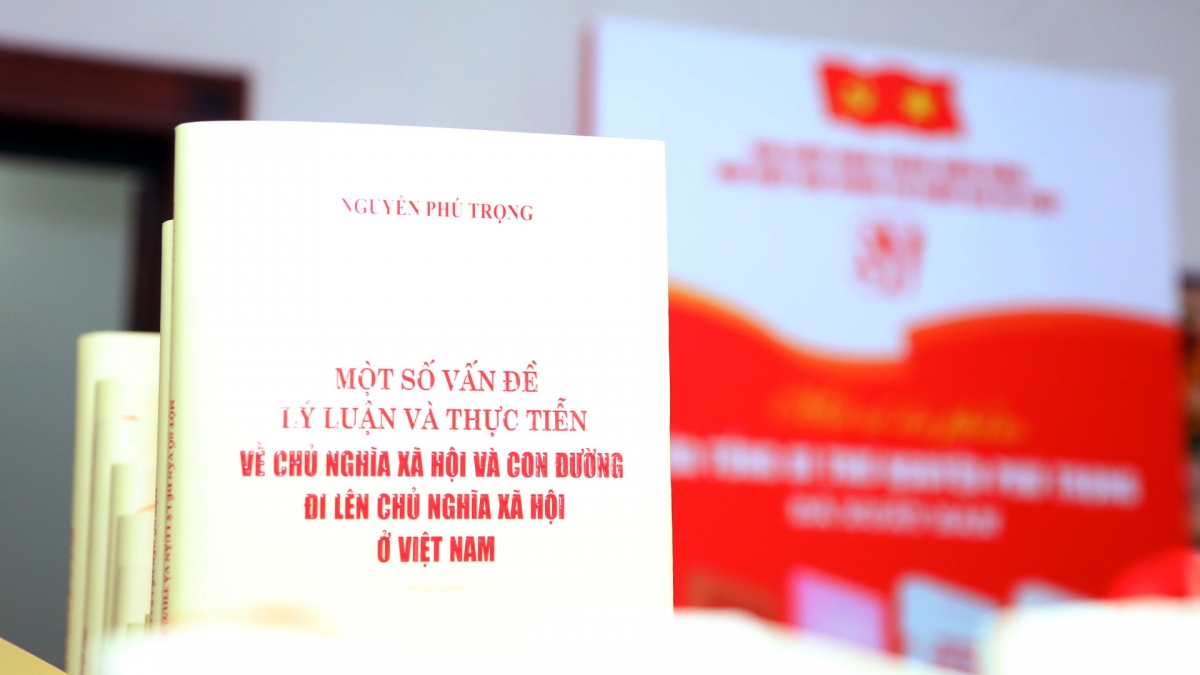 Ra mắt cuốn sách: “Một số vấn đề lý luận và thực tiễn về chủ nghĩa xã hội và con đường đi lên chủ nghĩa xã hội ở Việt Nam” của Tổng Bí thư Nguyễn Phú Trọng