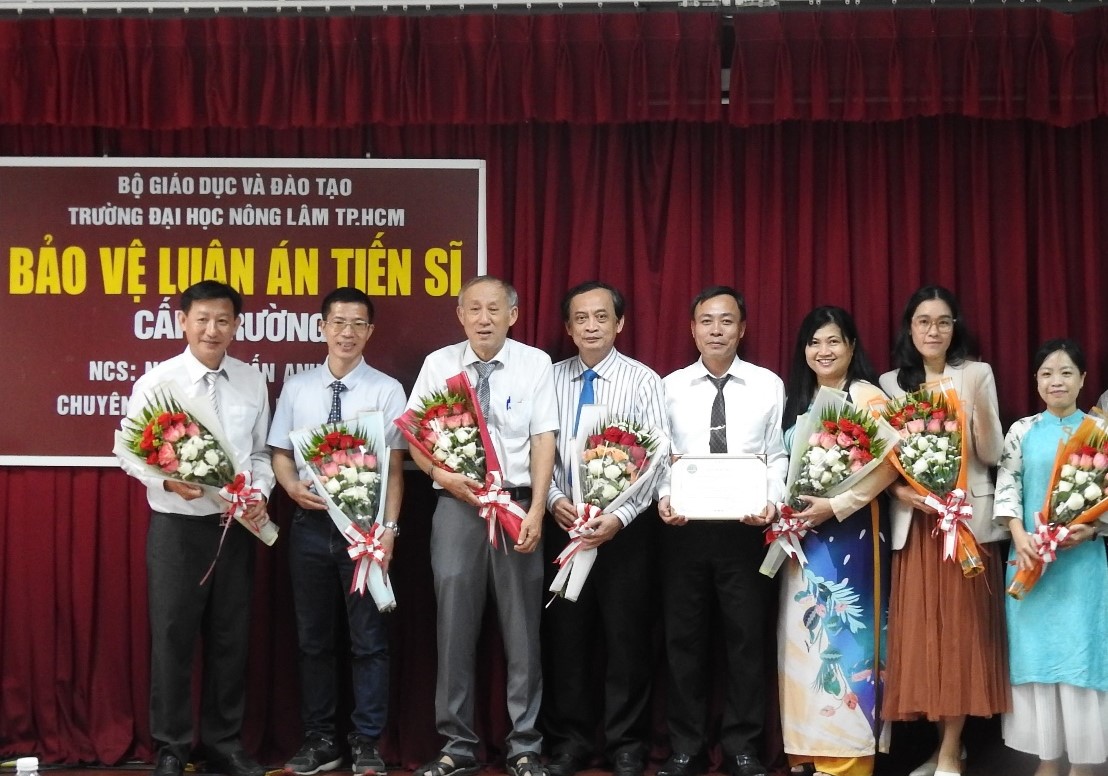 Đồng chí Nguyễn Tuấn Anh bảo vệ thành công luận án tiến sĩ