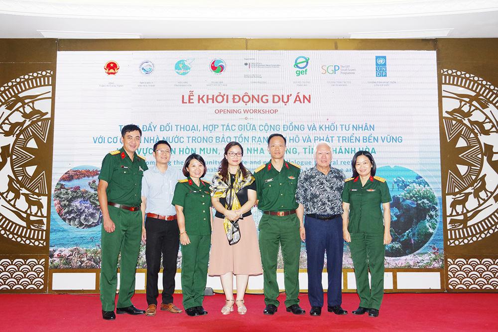 Tham gia Lễ khởi động dự án bảo tồn rạn san hô và phát triển bền vững khu vực biển Hòn Mun