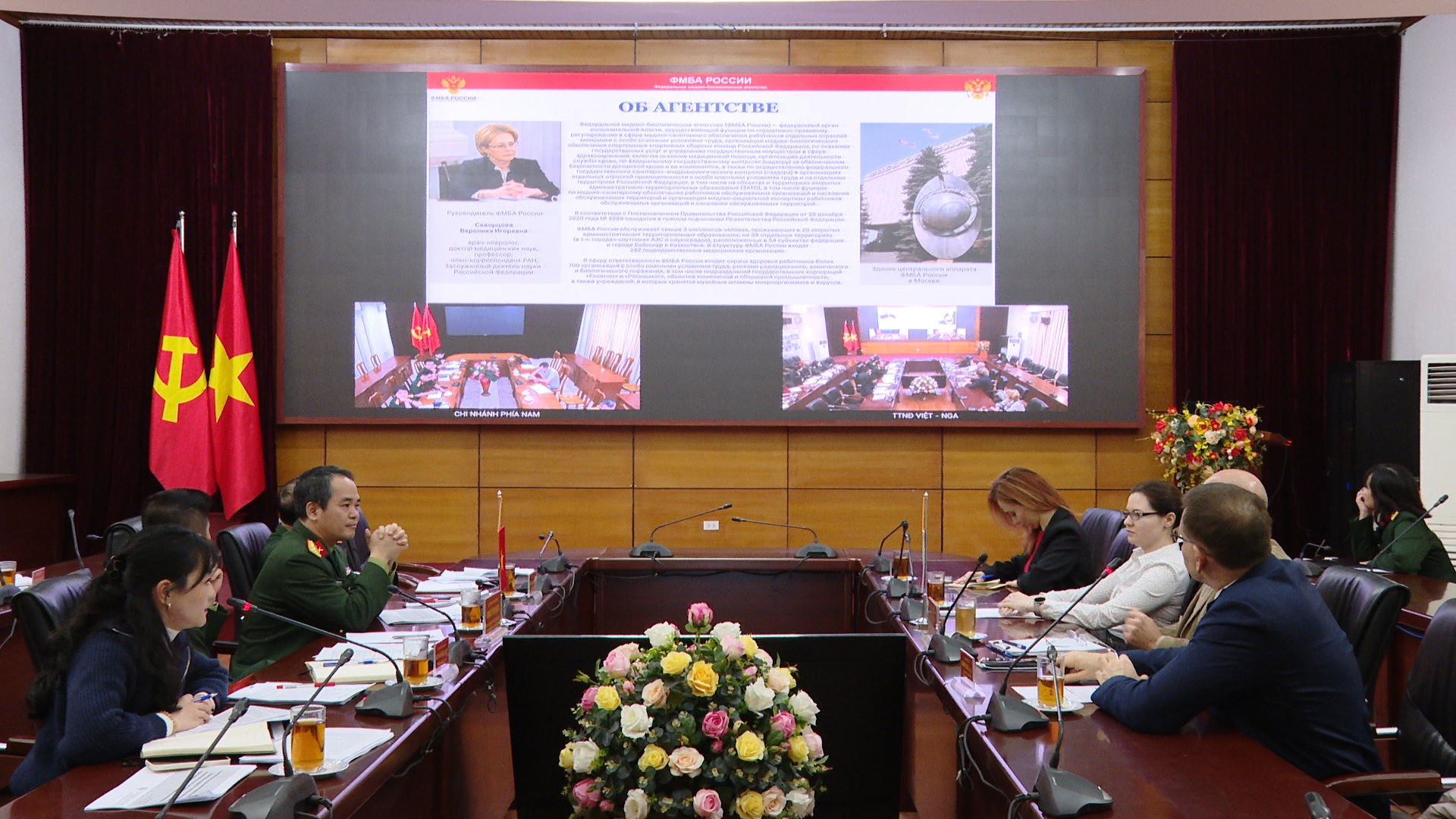 Trung tâm Nhiệt đới Việt-Nga làm việc với Đoàn chuyên gia của Trung tâm Kế hoạch chiến lược và Quản lý nguy cơ y - sinh đối với sức khỏe con người (FMBA) về hợp tác nghiên cứu trong thời gian tới