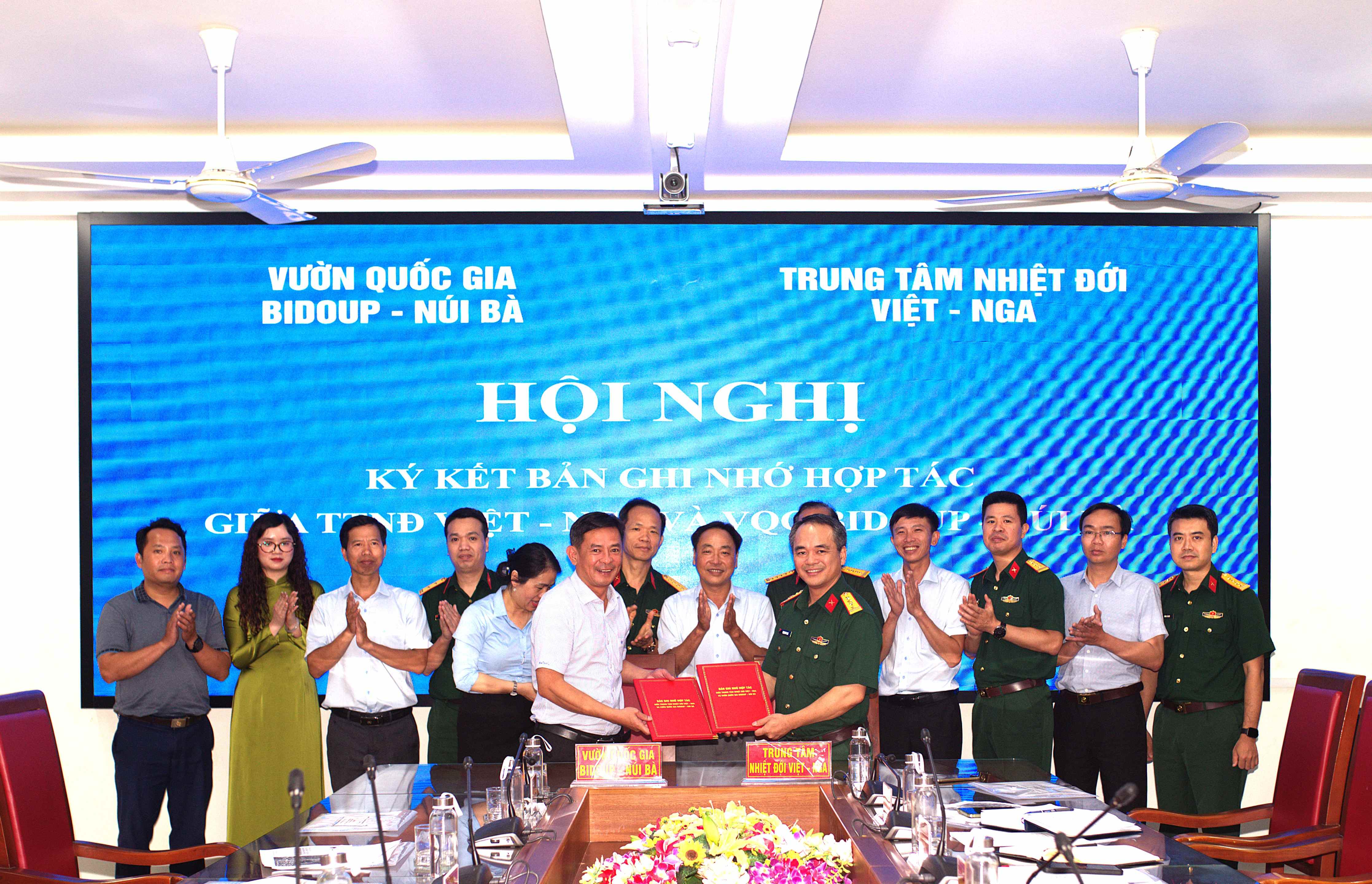 Hội nghị ký kết Bản ghi nhớ hợp tác giữa Trung tâm Nhiệt đới Việt - Nga và Vườn quốc gia Bidoup - Núi Bà