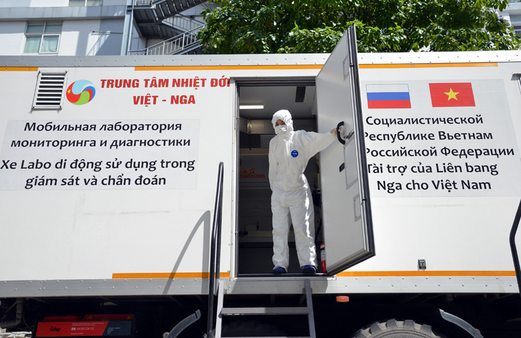 Xe xét nghiệm Covid-19 của TTNĐ Việt-Nga hỗ trợ TP HCM chống dịch
