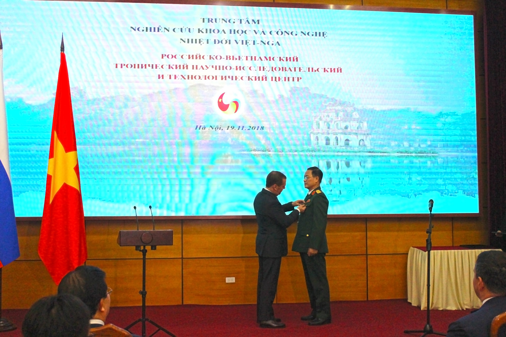 Thủ tướng D.A Medvedev trao Huân chương Hữu nghị cho Thiếu tướng Nguyễn Hồng Dư