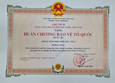Trung tâm Nhiệt đới Việt - Nga được tặng Huân chương Bảo vệ Tổ quốc hạng Ba trong phòng, chống COVID-19.