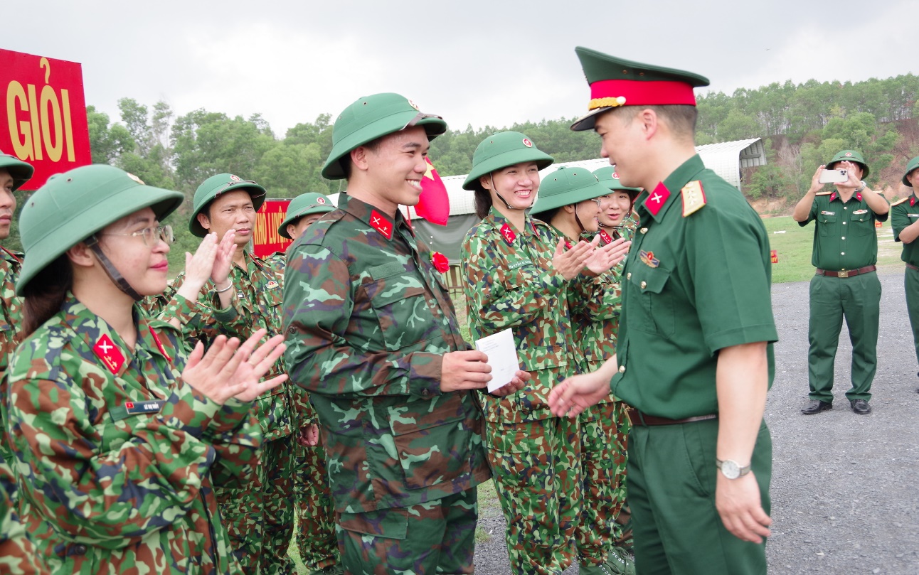 Trung tâm Nhiệt đới Việt - Nga tổ chức phổ biến giáo dục pháp luật và kiểm tra công tác hành chính quân sự, huấn luyện quân sự tại các đơn vị phía Nam năm 2023