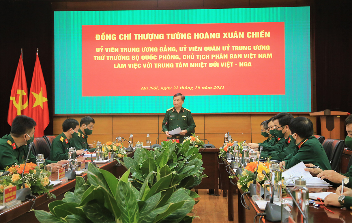 Thượng tướng Hoàng Xuân Chiến làm việc với Trung tâm Nhiệt đới Việt - Nga