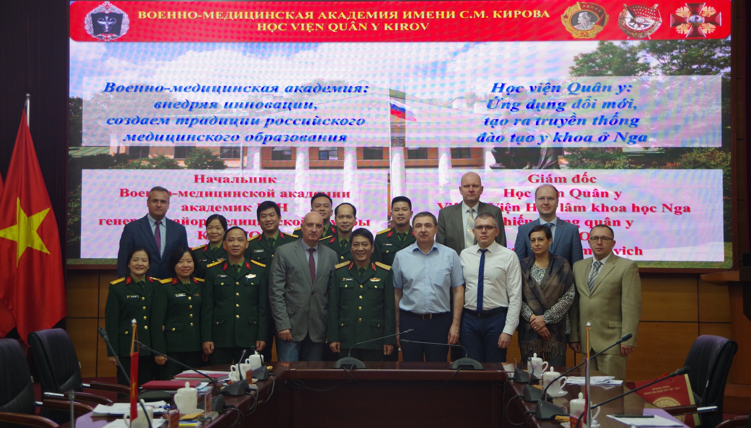 Đoàn Giám đốc Học viện Quân y Kirov/Liên bang Nga thăm và làm việc với Trung tâm Nhiệt đới Việt - Nga 
