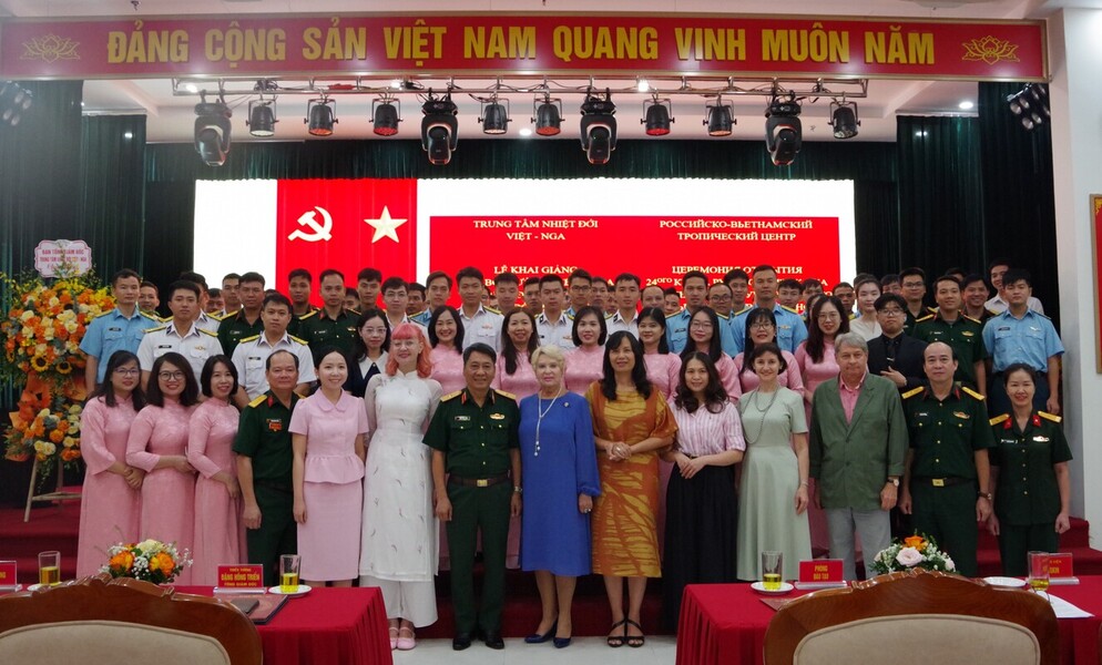 Trung tâm Nhiệt đới Việt  - Nga khai giảng các lớp tiếng Nga năm học 2025 -2026