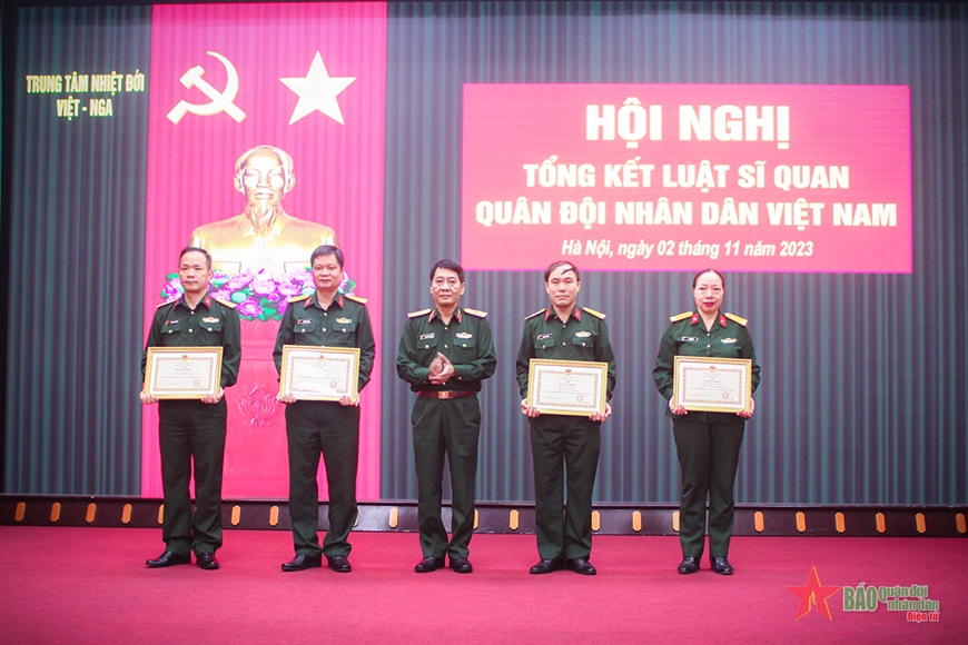 Trung tâm Nhiệt đới Việt - Nga tổng kết thực hiện Luật Sĩ quan Quân đội nhân dân Việt Nam