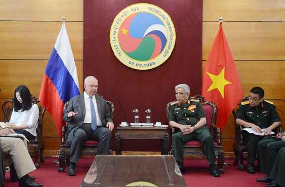 Thượng tướng Nguyễn Chí Vịnh tiếp Đại sứ Liên bang Nga