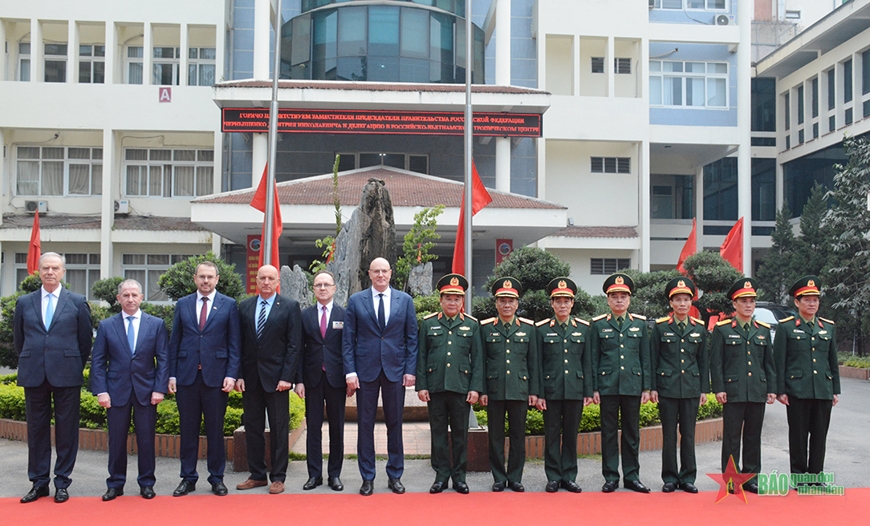 Russian Deputy Prime Minister Dmitry Nikolayevich Chernyshenko pays a working visit to Vietnam-Russia Tropical Center