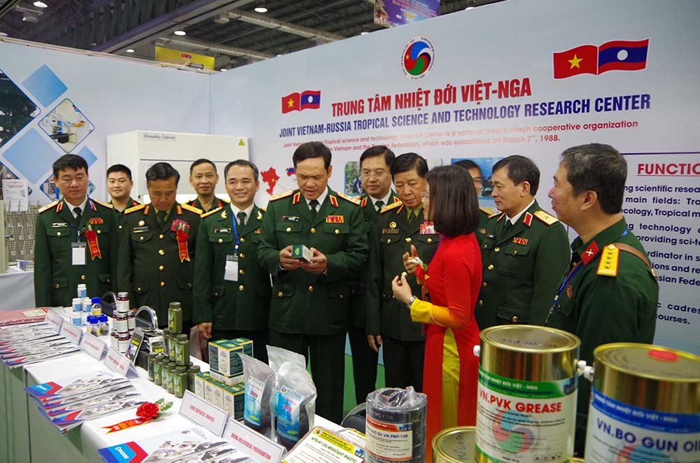 Trung tâm Nhiệt đới Việt - Nga tham gia Hội chợ - Triển lãm "Chào mừng năm đoàn kết, hữu nghị Việt Nam - Lào 2022"