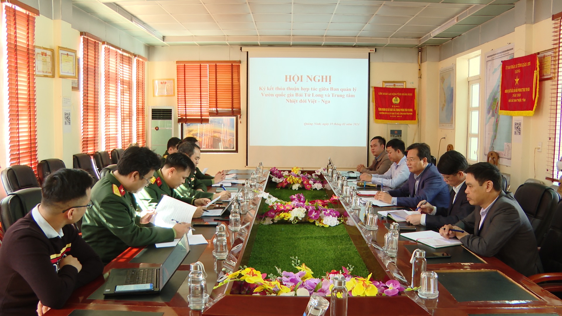 Trung tâm Nhiệt đới Việt - Nga và Ban Quản lý Vườn Quốc gia Bái Tử Long ký kết thỏa thuận hợp tác