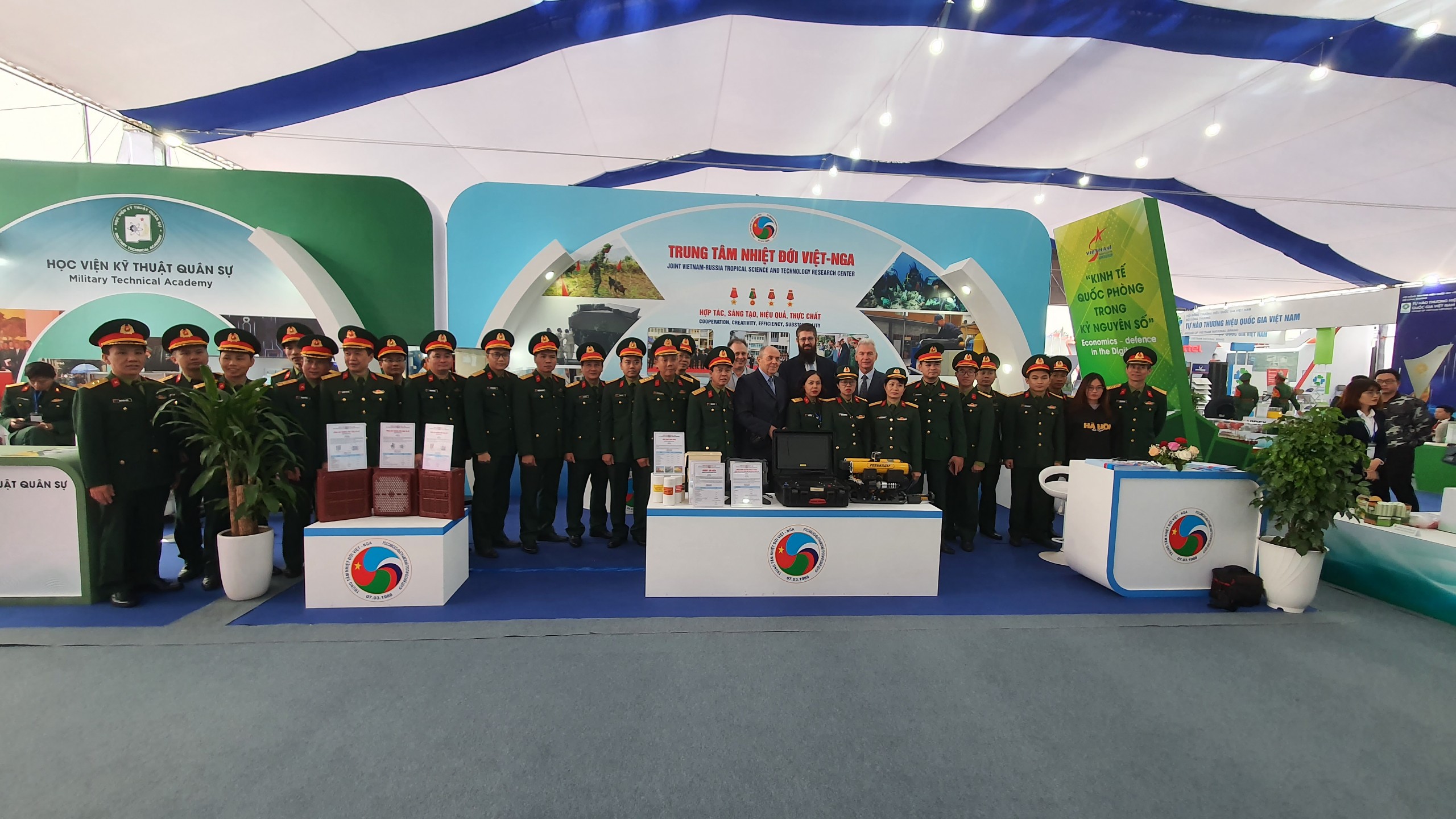 Triển lãm Quốc phòng quốc tế Việt Nam - cơ hội vàng để Trung tâm Nhiệt đới Việt - Nga quảng bá, mở rộng hợp tác về KH&CN với các đối tác trong và ngoài nước.